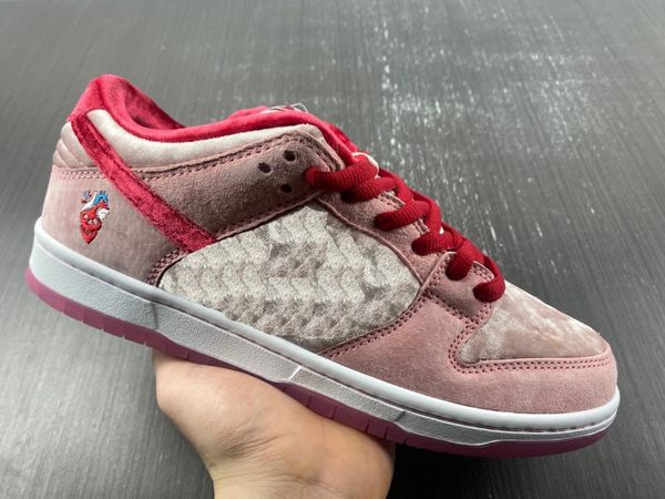 2022 authentic strangelove valentine's day low shoes men women bright melon/gym red-med soft pink sports outdoor sneakers with box, Red;white
2022 authentic strangelove valentine's day low shoes men women bright melon/gym red-med soft pink sports outdoor sneakers with box, Red;white