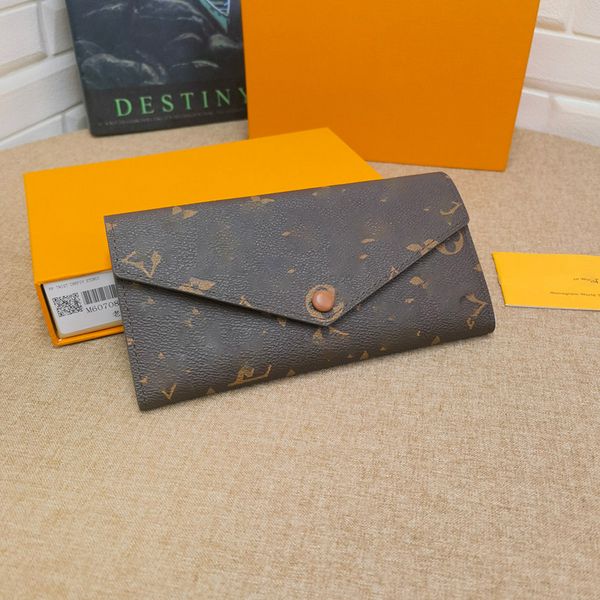 2022 designer pocket zipper coin wallet fashion long card wrap leather checker mini wallet credit card holder pocket storage coin m60708, Red;black
2022 designer pocket zipper coin wallet fashion long card wrap leather checker mini wallet credit card holder pocket storage coin m60708, Red;black