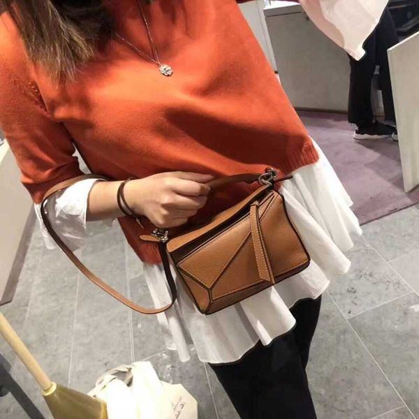 fashion handbags designers lowe bag 2023 new mini wallet luxury geometric spliced leather women's one shoulder crossbody bags pillow ha
fashion handbags designers lowe bag 2023 new mini wallet luxury geometric spliced leather women's one shoulder crossbody bags pillow ha