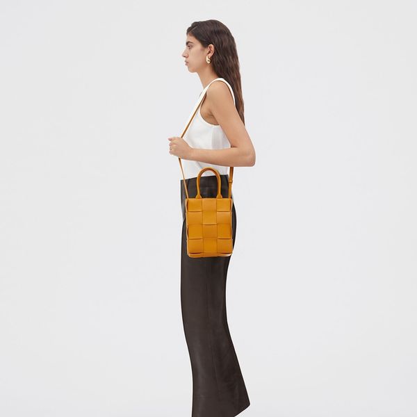 designer mini tote handbags women shoulder bags crossbody leather fashion woven elements luxury new 2022
designer mini tote handbags women shoulder bags crossbody leather fashion woven elements luxury new 2022