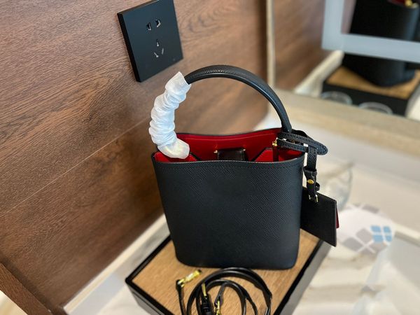 leisure bucket bag luxury designer handbag shoulder bag worn wallet shopping original leather large capacity 4 kinds of color
leisure bucket bag luxury designer handbag shoulder bag worn wallet shopping original leather large capacity 4 kinds of color