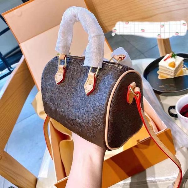 luxury designer bags women onthego handbags flower pillow bag pure steel hardware tote bag ladie casual genuine leather shoulder female even
luxury designer bags women onthego handbags flower pillow bag pure steel hardware tote bag ladie casual genuine leather shoulder female even