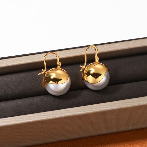 new ins style stud big pearl ear button earrings female niche design personality fashion temperament all-match jewelry accessories, Golden;silver
new ins style stud big pearl ear button earrings female niche design personality fashion temperament all-match jewelry accessories, Golden;silver