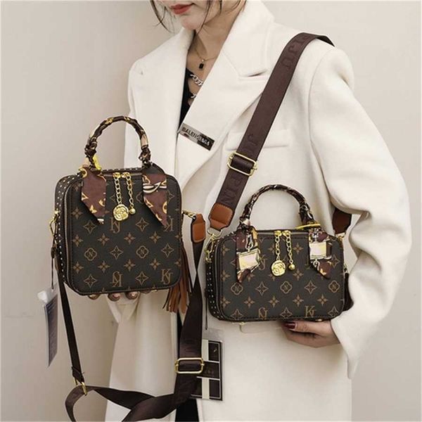 red old flower women's winter printing hand versatile ins single messenger small square 85% off online sales
red old flower women's winter printing hand versatile ins single messenger small square 85% off online sales