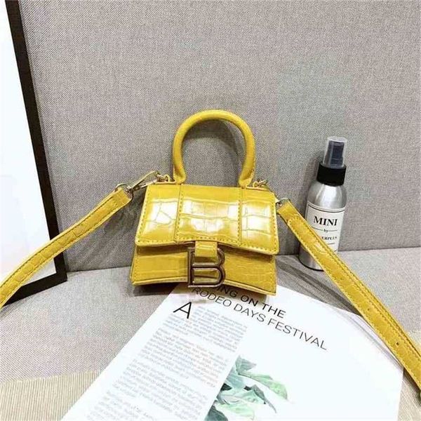 60% off manufacturer sales summer style women's versatile mini red printing messenger small shoulderynus
60% off manufacturer sales summer style women's versatile mini red printing messenger small shoulderynus