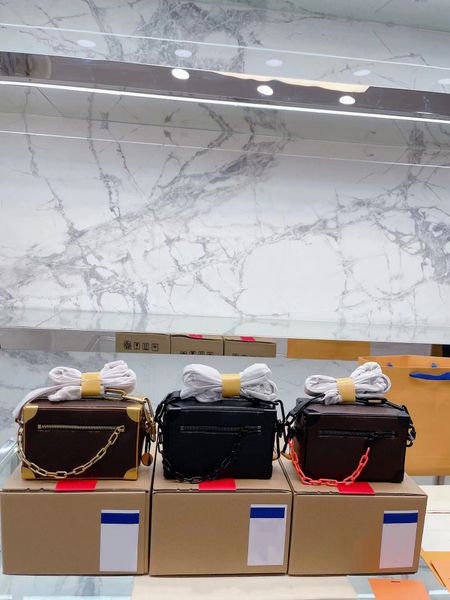 2022 women's bag designer totes messenger bags men's crossbody bag with adjustable cowhide straps to enhance corner box styling
2022 women's bag designer totes messenger bags men's crossbody bag with adjustable cowhide straps to enhance corner box styling