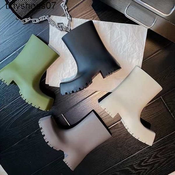 designer paris black fashion family b women's new paris runway workwear mesh red square head high boots thick soled fashion rain shoes
designer paris black fashion family b women's new paris runway workwear mesh red square head high boots thick soled fashion rain shoes