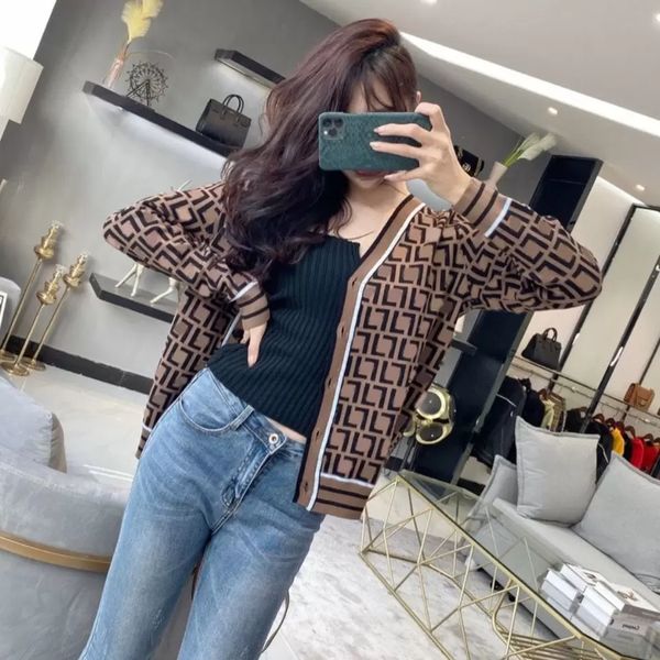 knitted cardigan sweater double f letter tees jacquard temperament v-neck thin knit jacket for men and women of the same style, White
knitted cardigan sweater double f letter tees jacquard temperament v-neck thin knit jacket for men and women of the same style, White