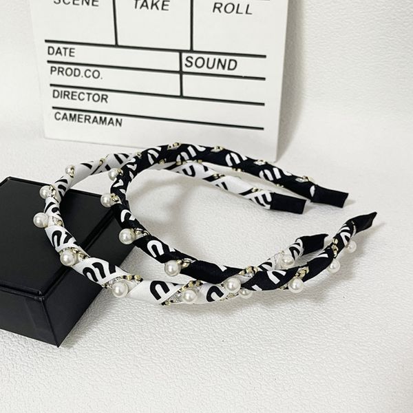 japanese simple design miu hair hoop fashion designer head scarf popular brand hair clip high sense fabric headwear hand braided braid headb
japanese simple design miu hair hoop fashion designer head scarf popular brand hair clip high sense fabric headwear hand braided braid headb