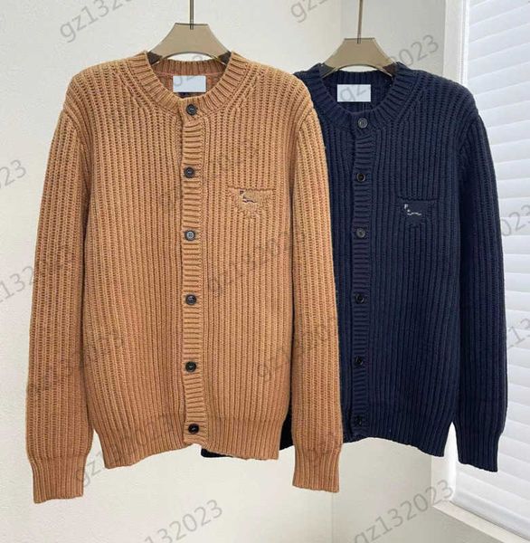 womens sweaters luxury brand buttons open round collar hoodless knit sweater chest triangle logo stripe decoration knitwear simple joker wom, White;black
womens sweaters luxury brand buttons open round collar hoodless knit sweater chest triangle logo stripe decoration knitwear simple joker wom, White;black