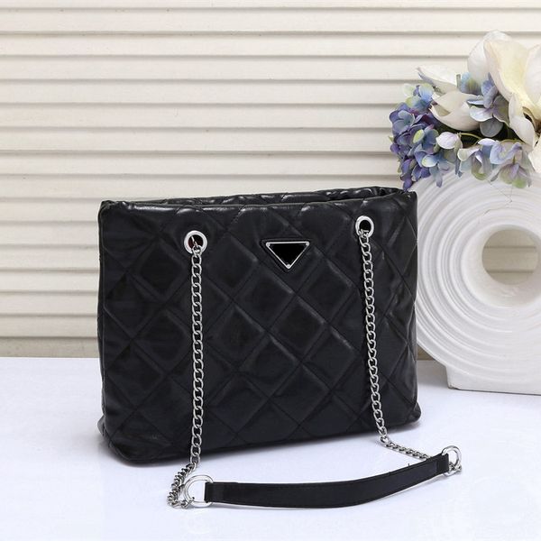 2022 designer fashion classic design messenger bag fashion diamond plaid armpit chain shoulder bag
2022 designer fashion classic design messenger bag fashion diamond plaid armpit chain shoulder bag