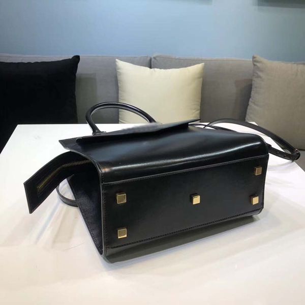 designer bag new famous fashion women high capacity lady handbags bags purse shoulder tote bag female mirror leather handbag is convenient t
designer bag new famous fashion women high capacity lady handbags bags purse shoulder tote bag female mirror leather handbag is convenient t