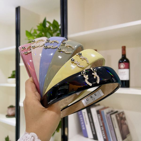 womens fresh fashionable flower hair hoop korean diamond letter headband leather multi-color simple headband vintage couple headwear
womens fresh fashionable flower hair hoop korean diamond letter headband leather multi-color simple headband vintage couple headwear