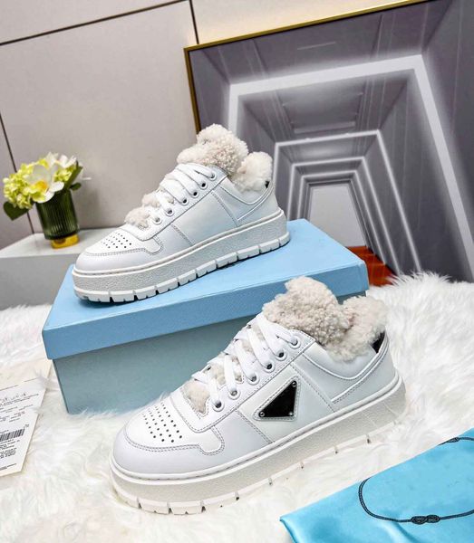 winter luxury soft shearling sneakers shoes women enameled metal triangle white black leather lady comfort casual walking eu35-41 with box
winter luxury soft shearling sneakers shoes women enameled metal triangle white black leather lady comfort casual walking eu35-41 with box