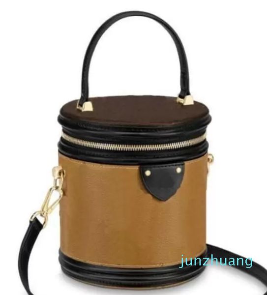 designers shoulders bag cylinder cases toiletry kits tote crossbody shoulder purse genuine leather women luxurys fashion lady leather zipper
designers shoulders bag cylinder cases toiletry kits tote crossbody shoulder purse genuine leather women luxurys fashion lady leather zipper