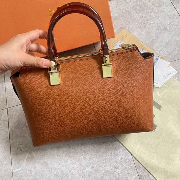 brand 2023 women's messenger bags totes fashion grils handbag new gril one shoulder diagonal bag portable tote bag
brand 2023 women's messenger bags totes fashion grils handbag new gril one shoulder diagonal bag portable tote bag