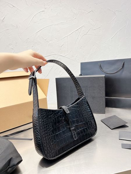 crocodile skin underarm bag autumn winter women handbag brand luxury designer shoulder bag black leather purse
crocodile skin underarm bag autumn winter women handbag brand luxury designer shoulder bag black leather purse