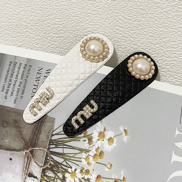 simple designer bb clip fashion pearl rhinestone headwear senior brand hairpin fixed broken hair bangs clip love gift accessories
simple designer bb clip fashion pearl rhinestone headwear senior brand hairpin fixed broken hair bangs clip love gift accessories