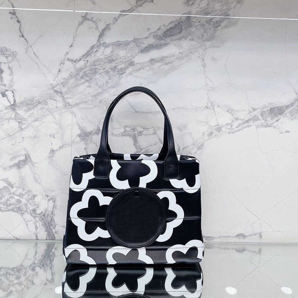 designer luxury women the tote bag fashion versatile handbags shoulder crossbody bags purse tories totes large capacity saddle wallets 7a no
designer luxury women the tote bag fashion versatile handbags shoulder crossbody bags purse tories totes large capacity saddle wallets 7a no