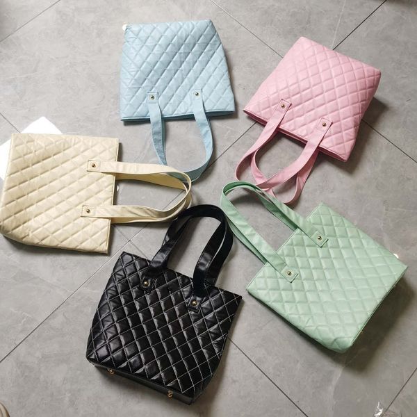 bags totes designer bag women handbag classic luxury brand imitation character pattern high-capacity style shoulder bag fashion dinner solid
bags totes designer bag women handbag classic luxury brand imitation character pattern high-capacity style shoulder bag fashion dinner solid
