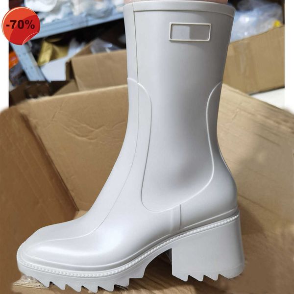 square cycuviva toe rain boots for women chunky heel thick sole ankle boots designer chelsea boots ladies rubber boot rain shoes y0910, Black
square cycuviva toe rain boots for women chunky heel thick sole ankle boots designer chelsea boots ladies rubber boot rain shoes y0910, Black