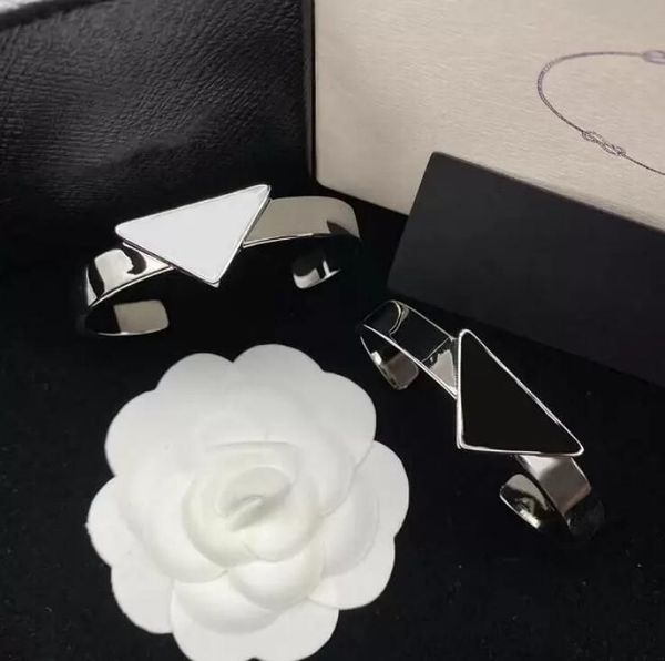 2022 new fashion designer letter bracelet cuff bangle couples gift stainless steel classic triangle bangles wedding women adjustable open, Golden;silver
2022 new fashion designer letter bracelet cuff bangle couples gift stainless steel classic triangle bangles wedding women adjustable open, Golden;silver