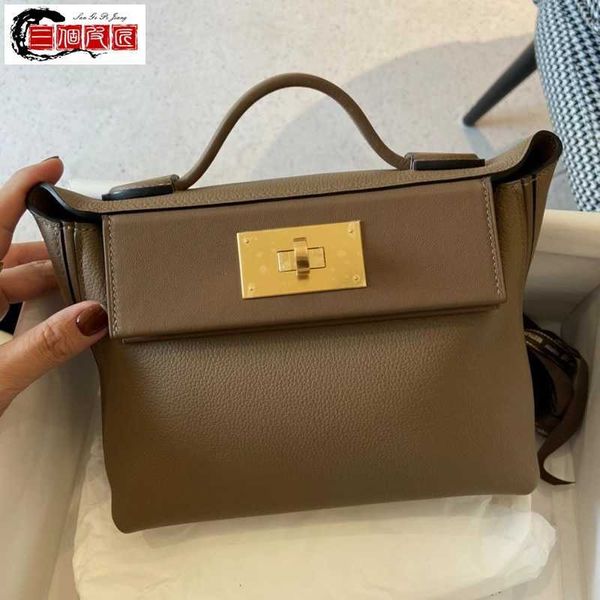 herme bags three cobblers sew wax thread by hand. h family's new 2424mini women's bag fashion single shoulder diagonal bag leather
herme bags three cobblers sew wax thread by hand. h family's new 2424mini women's bag fashion single shoulder diagonal bag leather