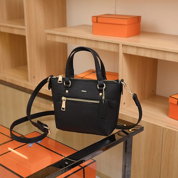 2023 women's day packs summer dumpling bags woman hand messenger shoulder small tote
2023 women's day packs summer dumpling bags woman hand messenger shoulder small tote