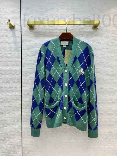 women's sweaters designer 2022 spring rhombic v-neck knitted cardigan british college color contrast loose wool single row button coat, White;black
women's sweaters designer 2022 spring rhombic v-neck knitted cardigan british college color contrast loose wool single row button coat, White;black