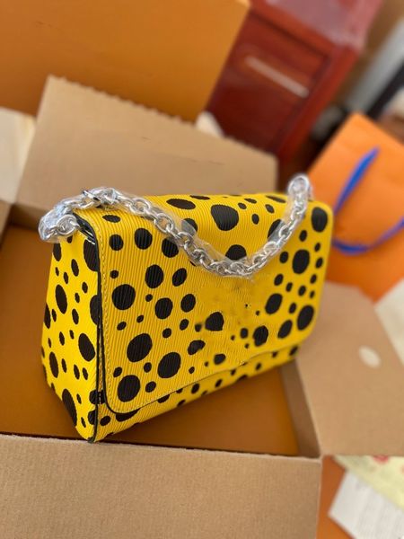 women bags fashion shopping satchels cross body shoulder bag joint funds twist denim backpack bags water ripple luxury designer purses hobo
women bags fashion shopping satchels cross body shoulder bag joint funds twist denim backpack bags water ripple luxury designer purses hobo