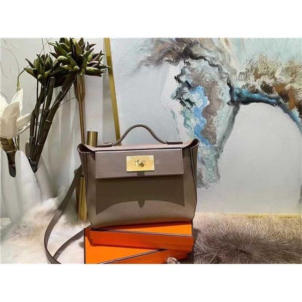 herme bags pure hand sewn mini new 2424 kelli black/golden brown/do/milk tea color one shoulder double shoulder women's bag wax thread
herme bags pure hand sewn mini new 2424 kelli black/golden brown/do/milk tea color one shoulder double shoulder women's bag wax thread