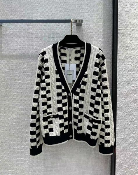 2023 new spring milan runway sweater v neck long sleeve women's sweaters high end jacquard cardigan women designer sweater 1220-6, White;black
2023 new spring milan runway sweater v neck long sleeve women's sweaters high end jacquard cardigan women designer sweater 1220-6, White;black
