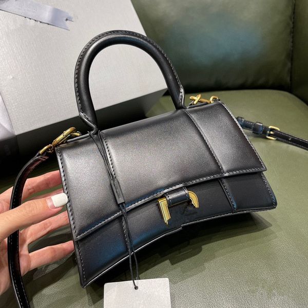 2023 designer shoulder messenger bags small square bags luxury fashion women purse and handbags
2023 designer shoulder messenger bags small square bags luxury fashion women purse and handbags