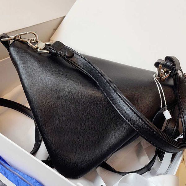 triangular shoulder bags crossbody purse handbag package fashion soft sheepskin real leather plain removable strap zipper lady wallet high
triangular shoulder bags crossbody purse handbag package fashion soft sheepskin real leather plain removable strap zipper lady wallet high