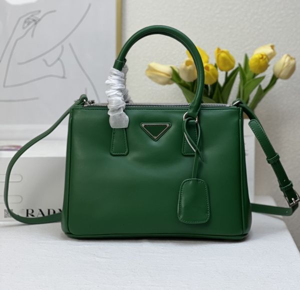 new famous fashion women high capacity bags lady leather handbags bags purse shoulder tote bag female
new famous fashion women high capacity bags lady leather handbags bags purse shoulder tote bag female