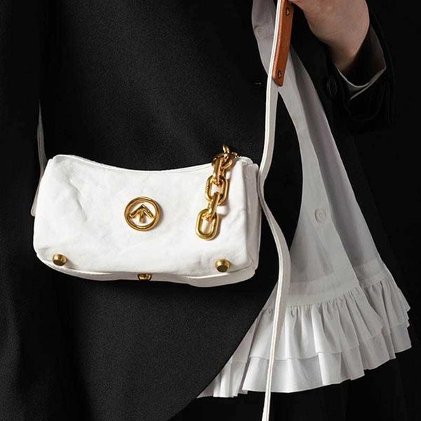 shoulder bag grotto lele arrow gender black stone pleated advanced texture small soft square 221221
shoulder bag grotto lele arrow gender black stone pleated advanced texture small soft square 221221