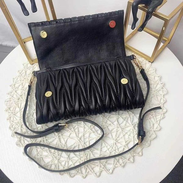 luxury designer miu shoulder bags crossbody bag tote 2023 new miu fashion matching texture leather pleated portable multi-functional envelop
luxury designer miu shoulder bags crossbody bag tote 2023 new miu fashion matching texture leather pleated portable multi-functional envelop