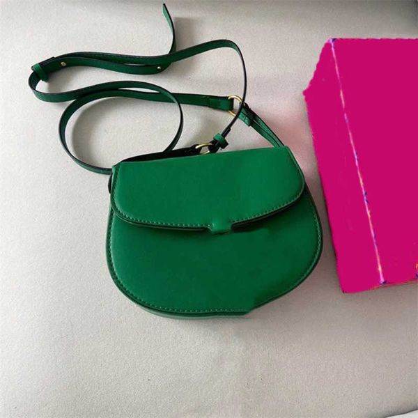 2023 handbag new female miller splicing flip piggy tassel semi-circular single shoulder messenger saddles bag
2023 handbag new female miller splicing flip piggy tassel semi-circular single shoulder messenger saddles bag