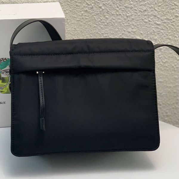 fashion cross body ladies handbags women sling bags messenger bag nylon leather female totes shoulder handbag
fashion cross body ladies handbags women sling bags messenger bag nylon leather female totes shoulder handbag
