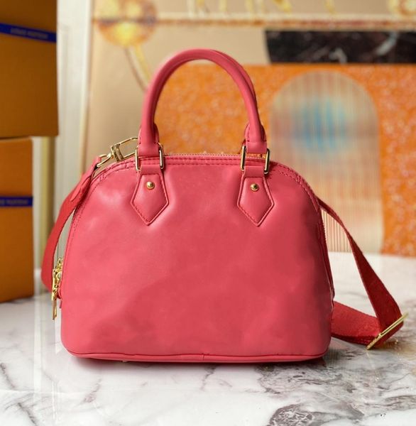 fashion premium leather shell bag one shoulder cross-body tote embroidered thread embossed design with leather handle and removable adjustab
fashion premium leather shell bag one shoulder cross-body tote embroidered thread embossed design with leather handle and removable adjustab