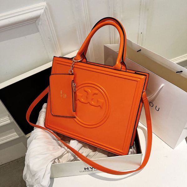 2023 logo t . b luxury brand shoulder bag large-capacity letter embossed tote european and american popular single messenger bag
2023 logo t . b luxury brand shoulder bag large-capacity letter embossed tote european and american popular single messenger bag