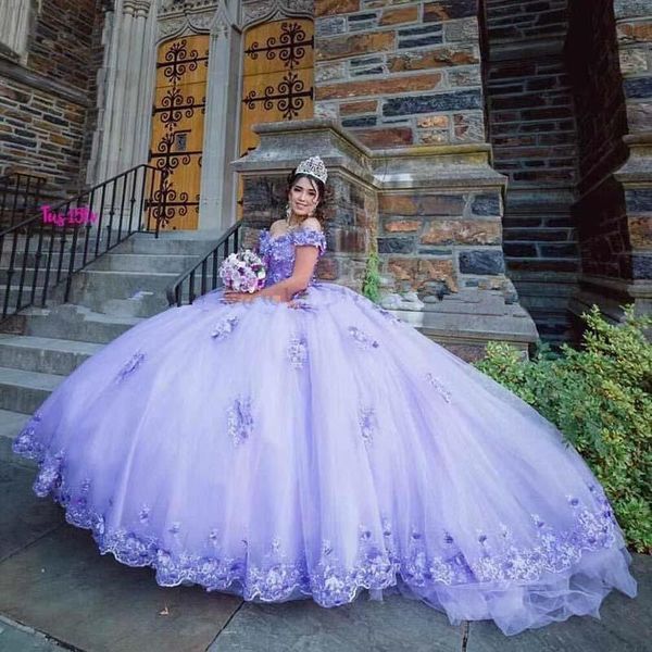 2023 quinceanera ball gown dresses off shoulder lilac illusion lace appliques beads crystal flowers floor length corset back plus size prom, Blue;red
2023 quinceanera ball gown dresses off shoulder lilac illusion lace appliques beads crystal flowers floor length corset back plus size prom, Blue;red