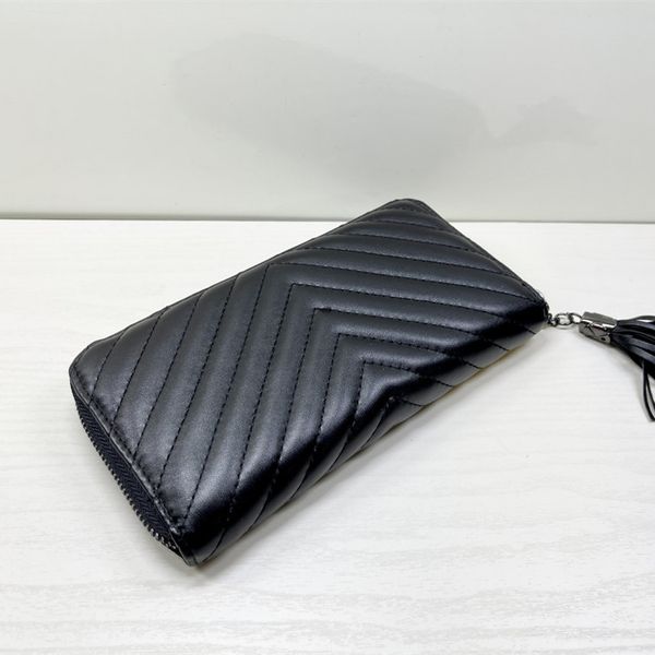 classic wallet women's diagonal chain shoulder bag designer handbag fashion retro long card bag factory price, Red;black
classic wallet women's diagonal chain shoulder bag designer handbag fashion retro long card bag factory price, Red;black