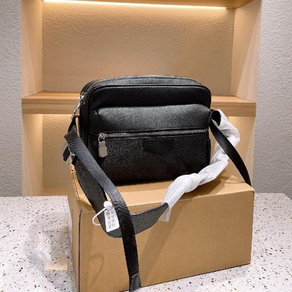 mens luxury shoulder bags cross body sacoche designer handbag leather fashion classic men designers messenger bag handbags wallet 299t
mens luxury shoulder bags cross body sacoche designer handbag leather fashion classic men designers messenger bag handbags wallet 299t