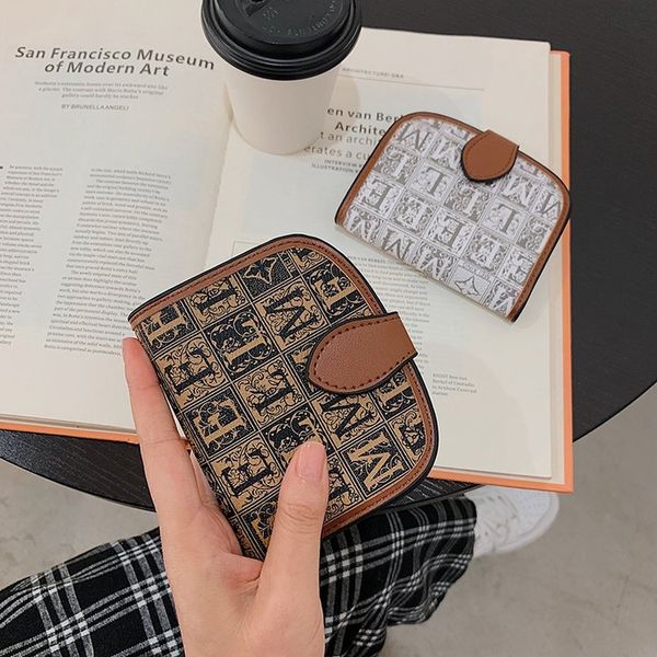classic letter women's wallets short money clip card bag leopard print retro wallet small coin purse, Red;black
classic letter women's wallets short money clip card bag leopard print retro wallet small coin purse, Red;black