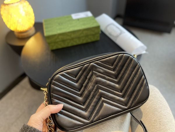 2023wave pattern shoulder bag designer designed women's solid color chain camera bag
2023wave pattern shoulder bag designer designed women's solid color chain camera bag