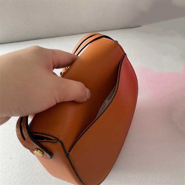 luxury handbags 2023 new female miller splicing flip piggy tassel semi-circular single shoulder messenger saddles bag
luxury handbags 2023 new female miller splicing flip piggy tassel semi-circular single shoulder messenger saddles bag
