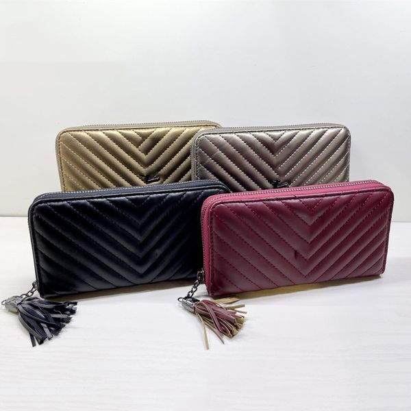 2022 classic wallet women's diagonal chain shoulder bag designer handbag fashion retro long card bag factory price, Red;black
2022 classic wallet women's diagonal chain shoulder bag designer handbag fashion retro long card bag factory price, Red;black