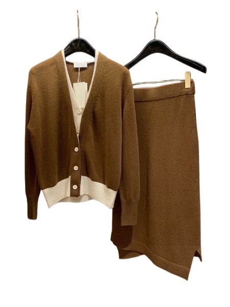 two piece set of new color contrast edge design in autumn and winter, White 
two piece set of new color contrast edge design in autumn and winter, White