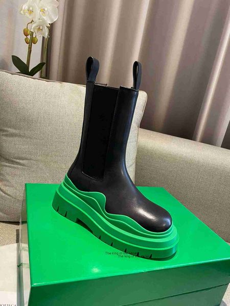 bottegas tire chelsea platform boots designer shoes wave colored rubber outsole elastic webbing outdoor martin ankle luxury men women boot, Black 
bottegas tire chelsea platform boots designer shoes wave colored rubber outsole elastic webbing outdoor martin ankle luxury men women boot, Black